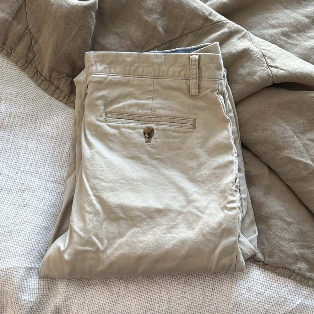 🚨CLEAR OUT🚨  Men’s Chinos Khaki Color - 33/32 Club Room Brand, 33 waist